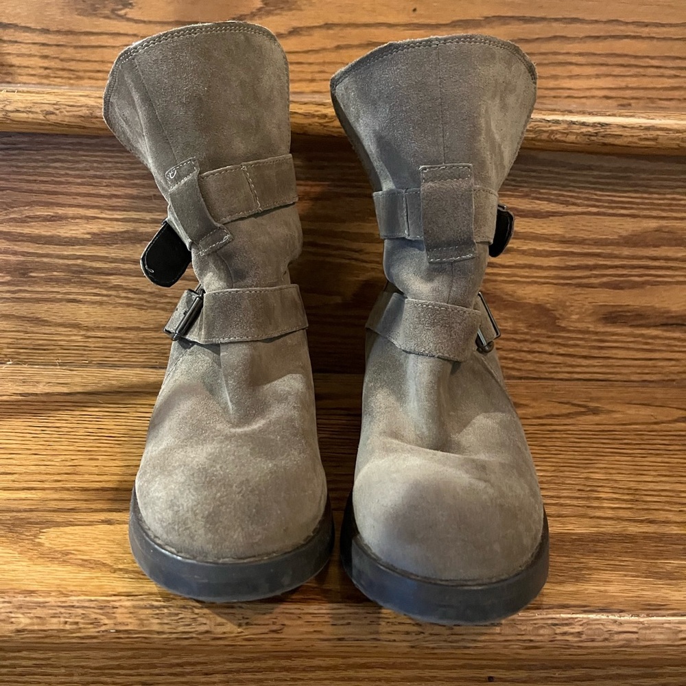 KURT GEIGER Brown Suede Buckle Ankle Boot Sheepskin Lined Low Heel Size 38/7-7.5